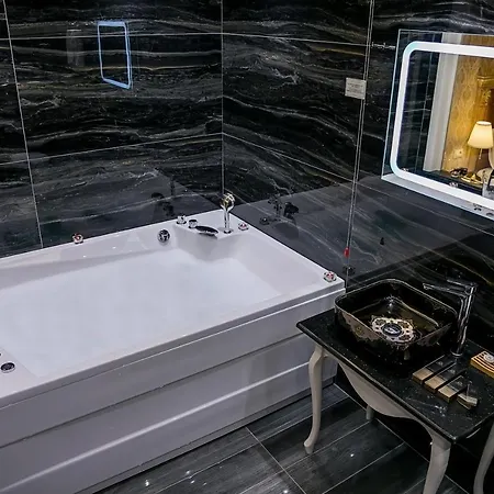 Hotel Legacy Boutique 4*