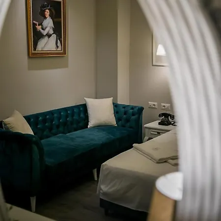 Hotel Legacy Boutique 4*