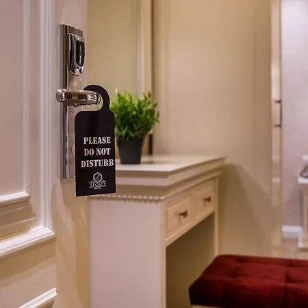 Hotel Legacy Boutique 4*